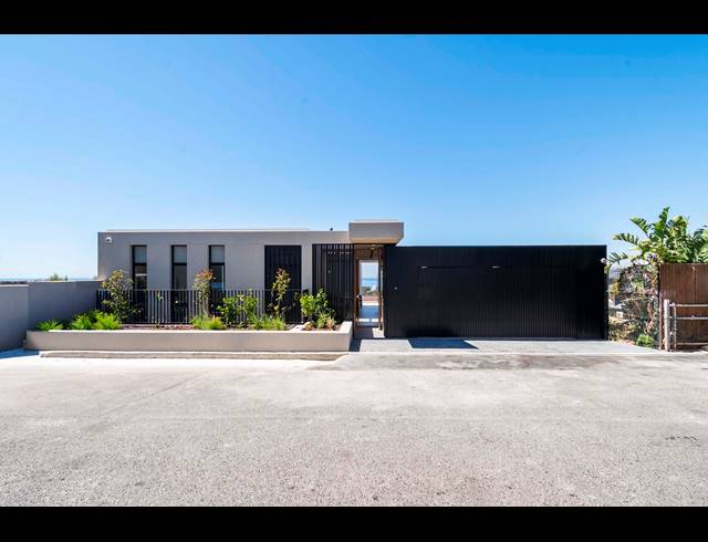 4 BEDROOM FREEHOLD FOR SALE IN GREEN POINT